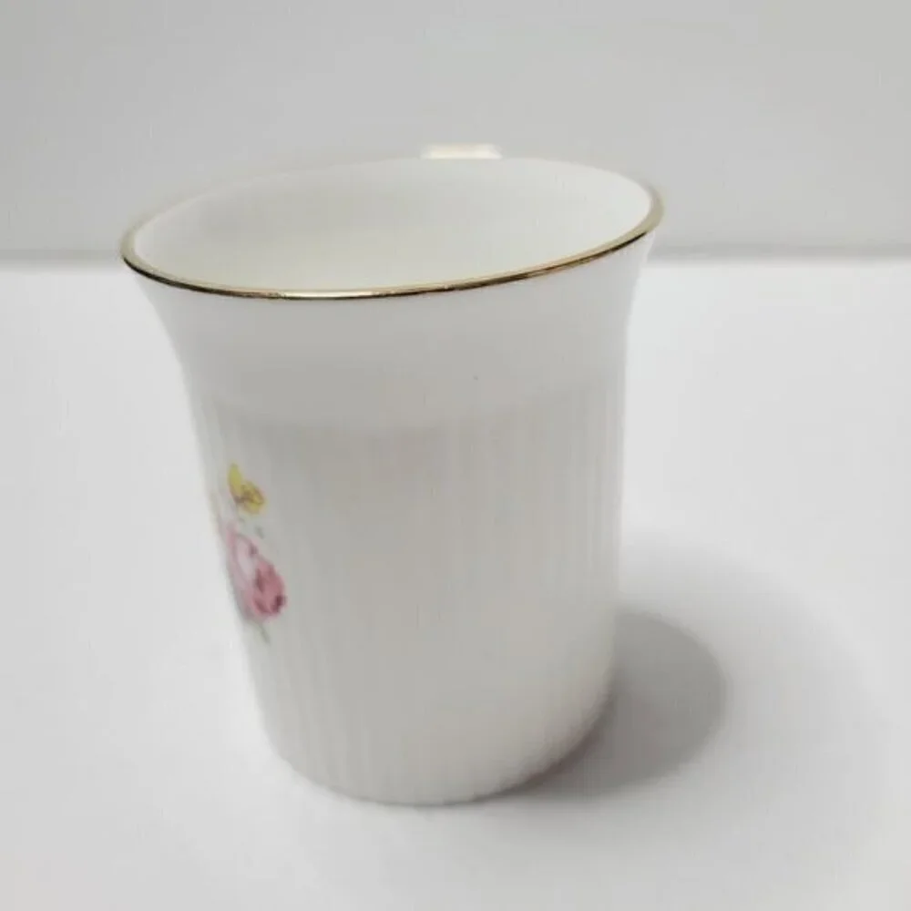 Vintage Royal Castle Fine Bone China England Pink Floral Bouquet Teacup
